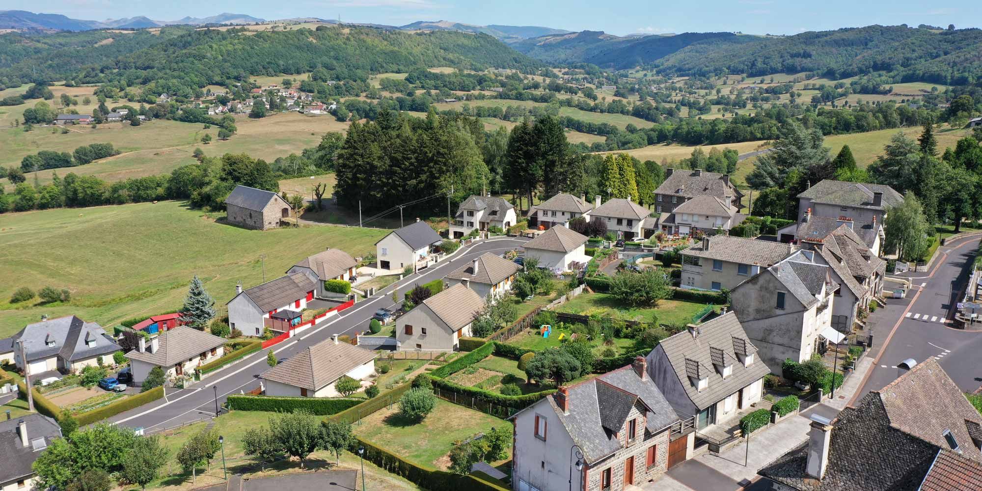 Photo du village de Saint-Cernin Cantal