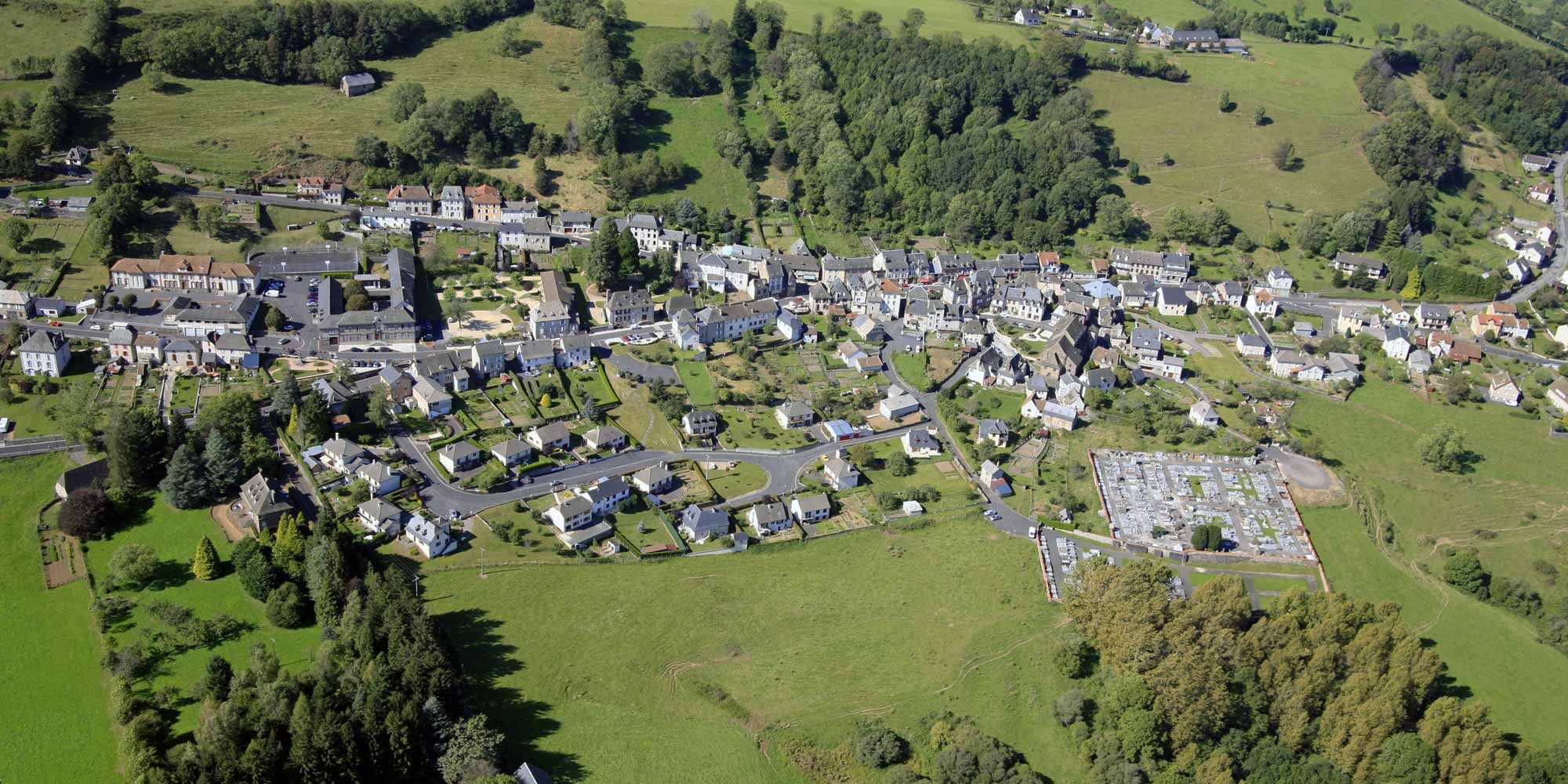 Photo du village de Saint-Cernin Cantal