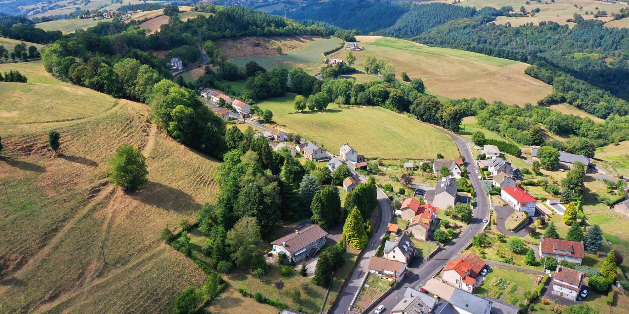 Photo du village de Saint-Cernin Cantal